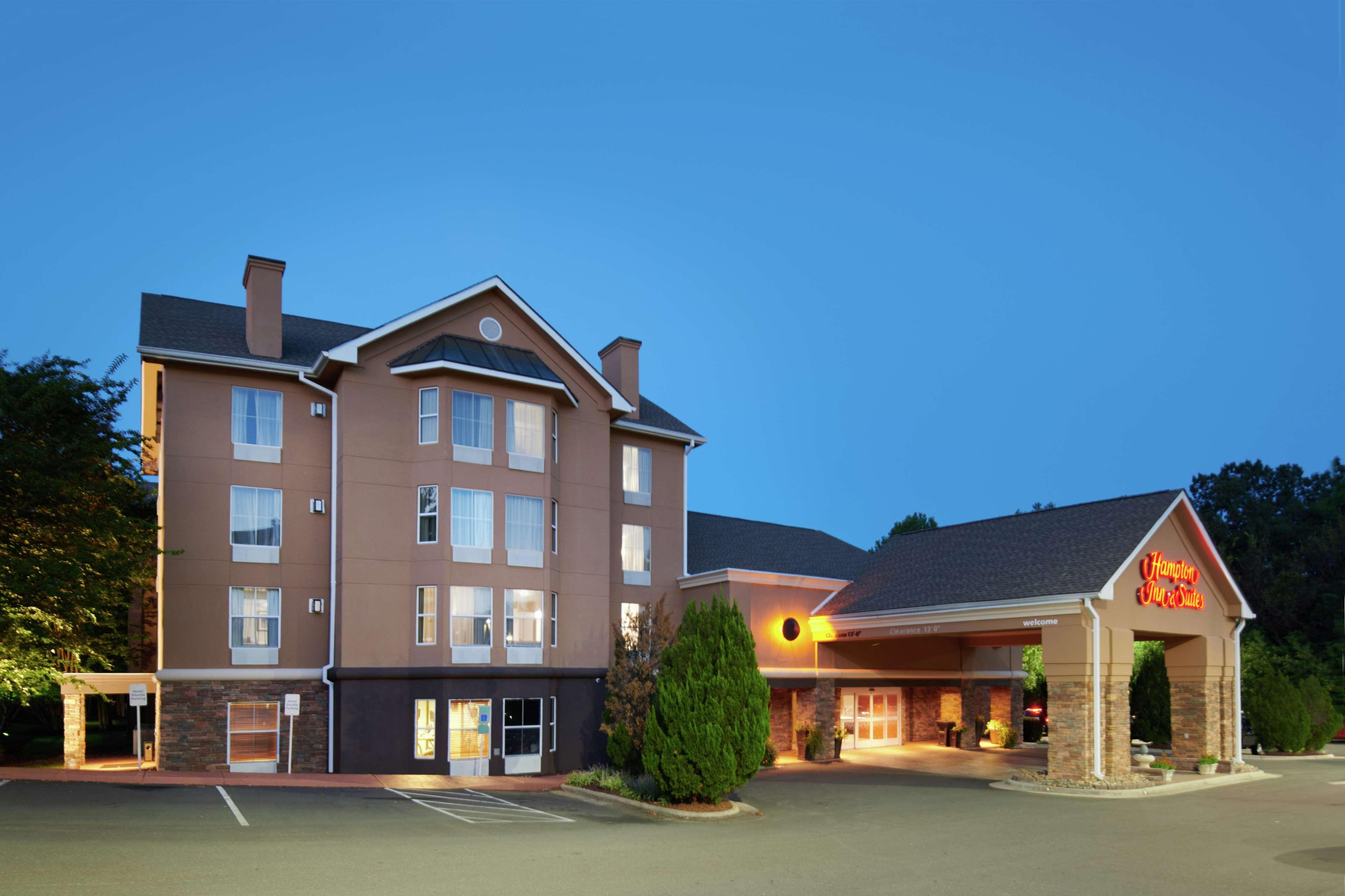 Hampton Inn & Suites Chapel Hill/Durham Exterior photo