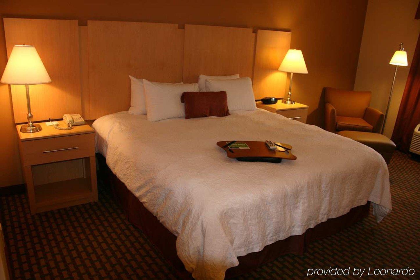 Hampton Inn & Suites Chapel Hill/Durham Room photo